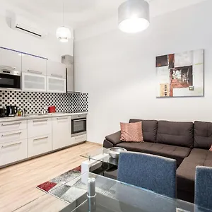  Appartamento Quiet Nest In The Bustling Centre Of