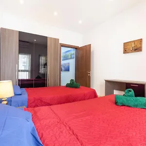 pc4-centrally-located-apt-close-to-university.hotelssaintjulians.com/